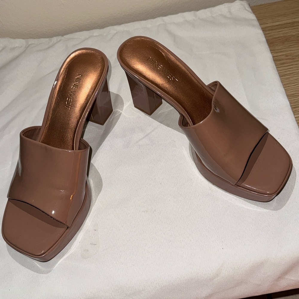 Nine West Women's Tan Patent Block Heel Sandals